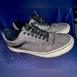 Men’s vans black with charcoal grey! Black laces size 10.5